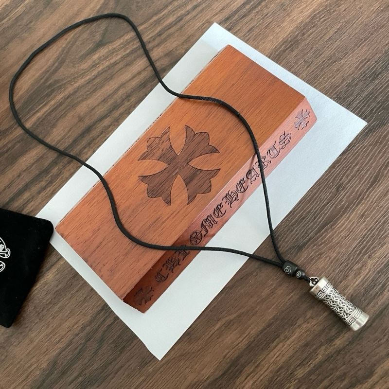 Ch*0me He**ts necklaces